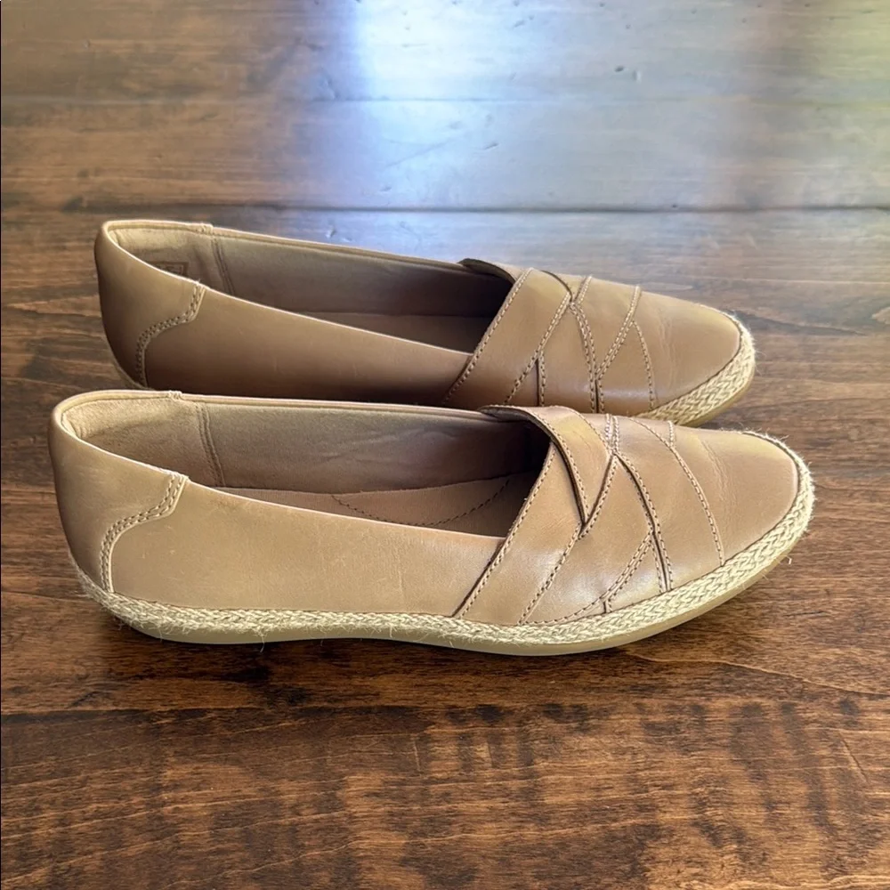 Collection by Clarks Women's Danelly Shine Sand Leather Flats Size 7 - Picture 1 of 7